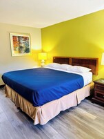 免费 WiFi、闹钟