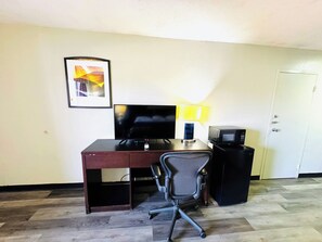 免費 Wi-Fi、鬧鐘