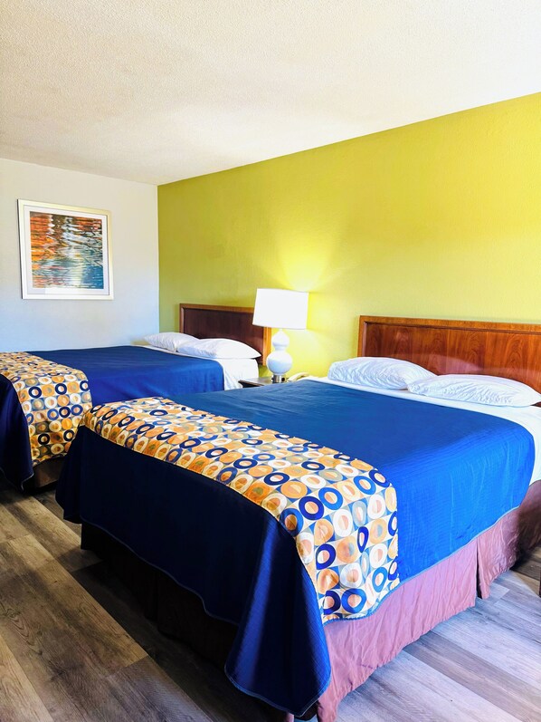 Free WiFi, alarm clocks - Newnan Lodge (Newnan)