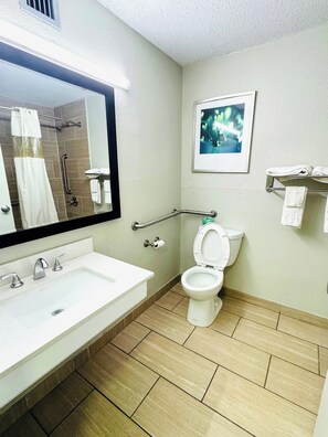 免費梳洗用品、風筒、提供毛巾