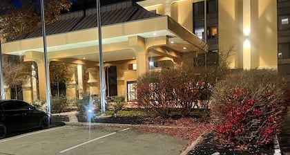 Days Inn by Wyndham Englewood Dayton Airport