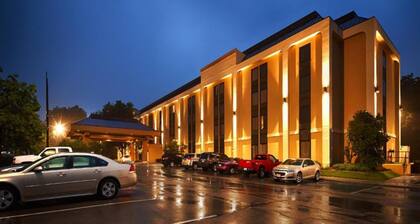 Days Inn by Wyndham Englewood Dayton Airport
