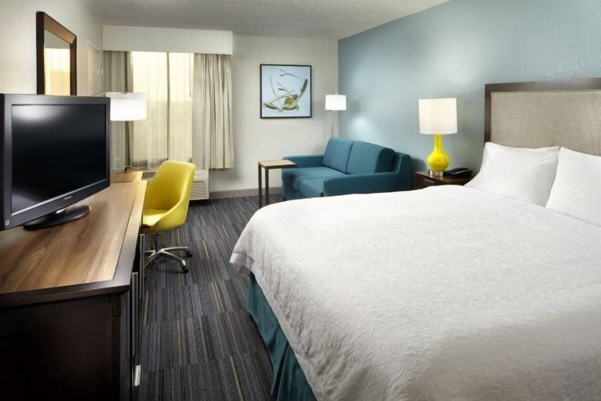 In-room safe, desk, iron/ironing board, free WiFi