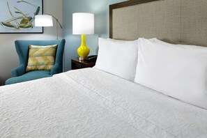 Safe på rommet, skrivebord, strykejern/-brett og wi-fi (inkludert)