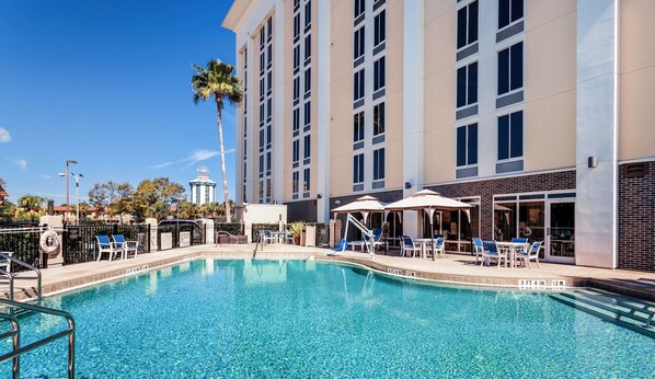 Outdoor pool, sun loungers