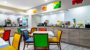 Buffet déjeuner gratuit tous les jours