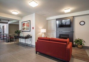 Chambre Deluxe, 2 grands lits, réfrigérateur et four à micro-ondes, rez-de-chaussée | Hall