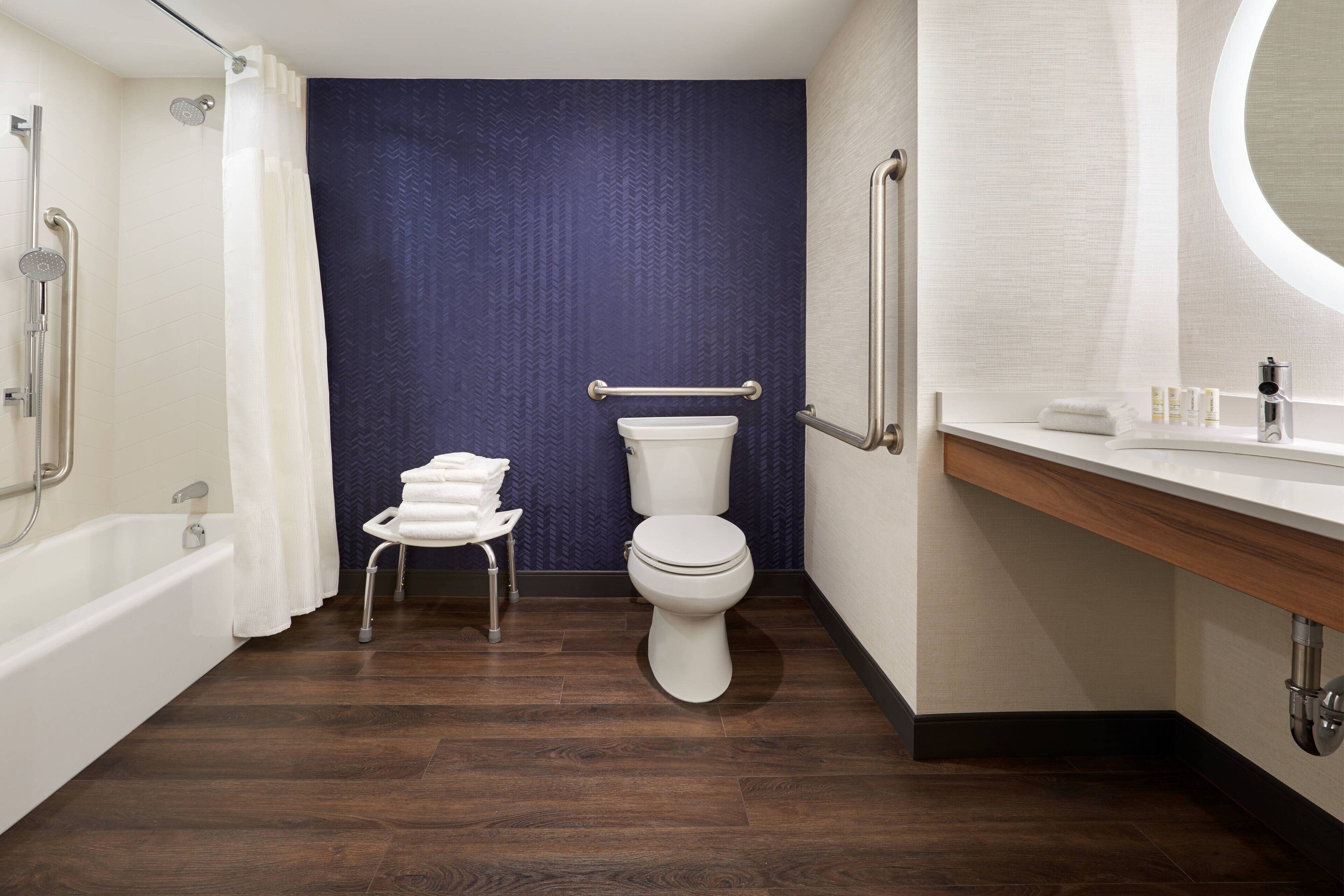 room, 1 king bed, non smoking | bathroom | shower, eco-friendly toiletries, hair dryer, towels