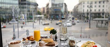 Daily buffet breakfast (HUF 6500 per person)