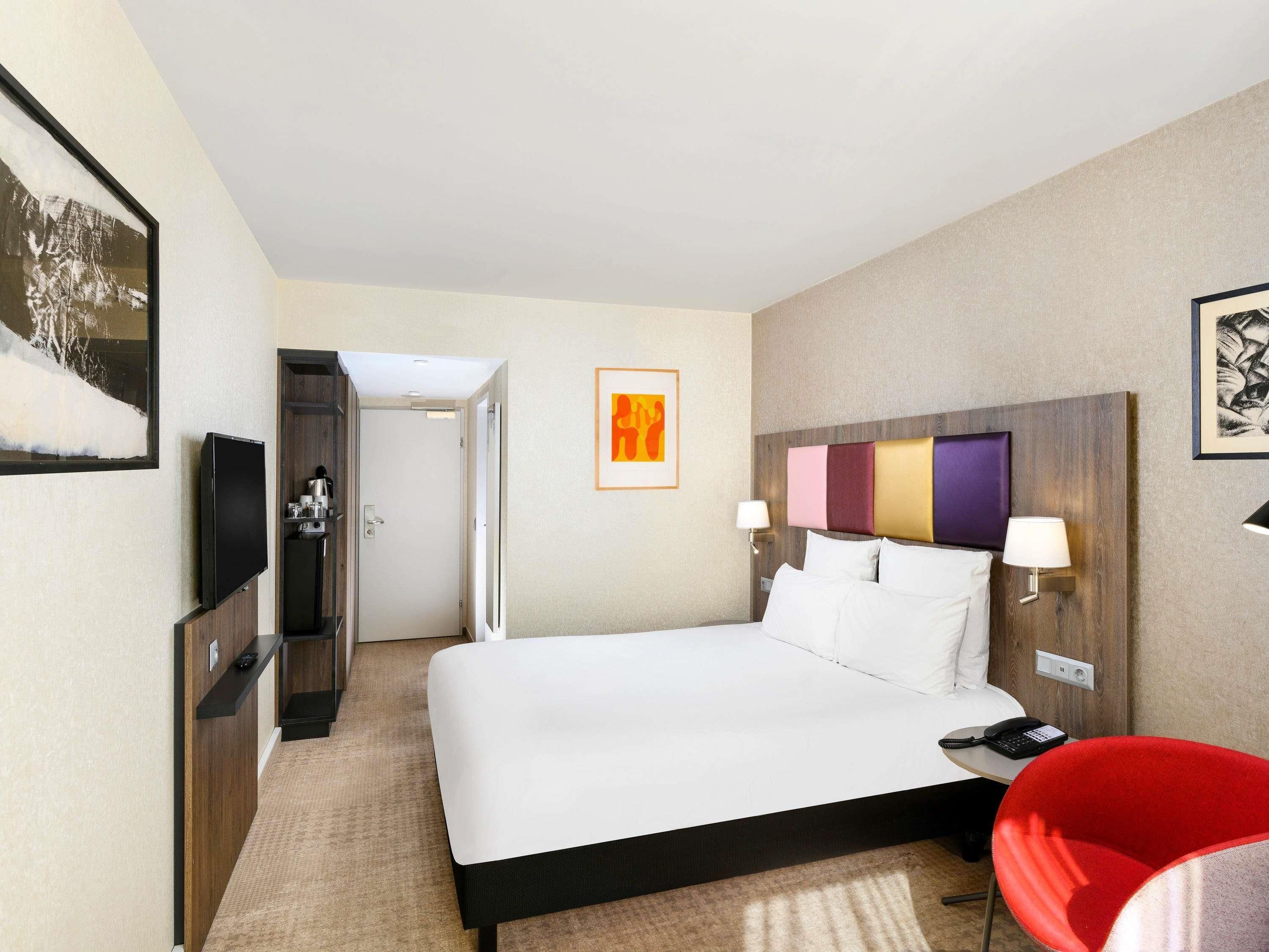 Basic Double Room, 1 Double Bed, Museum View | Premium bedding, minibar, in-room safe, desk