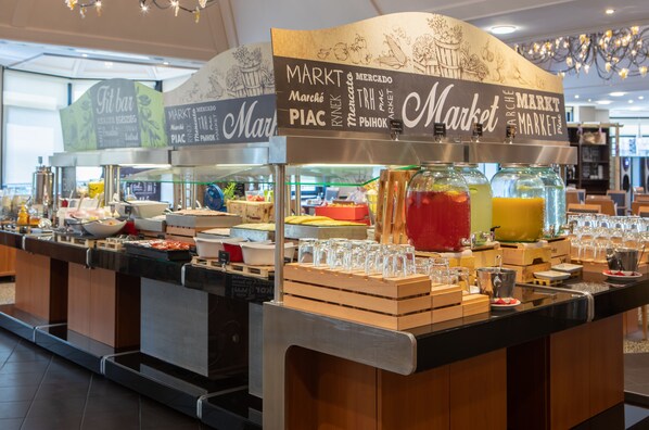 Daily buffet breakfast (HUF 6500 per person)
