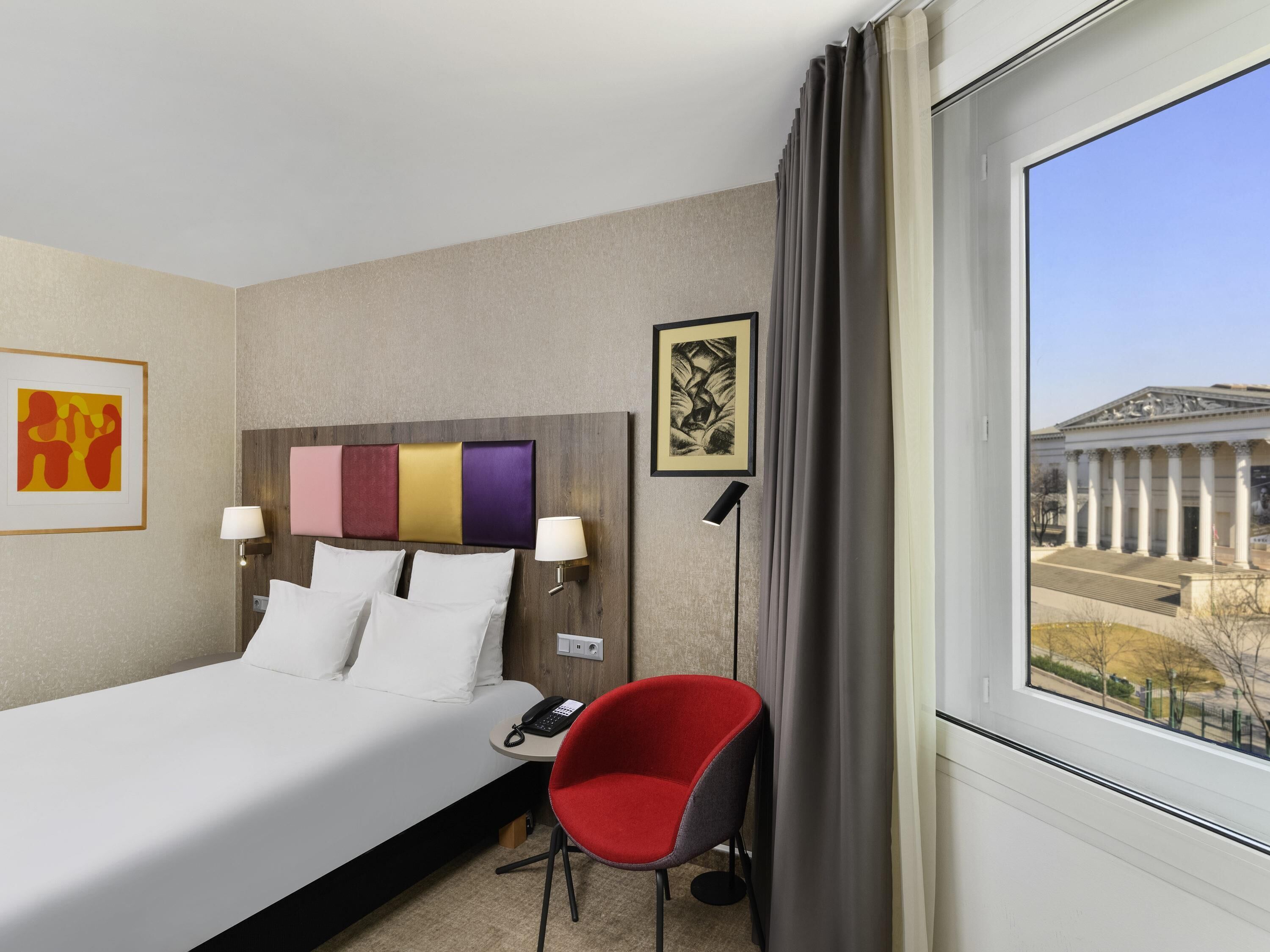 Eenvoudige tweepersoonskamer, 1 tweepersoonsbed (Artapp) | Luxe beddengoed, een minibar, een kluis op de kamer, een bureau