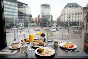 Daily buffet breakfast (HUF 6500 per person)