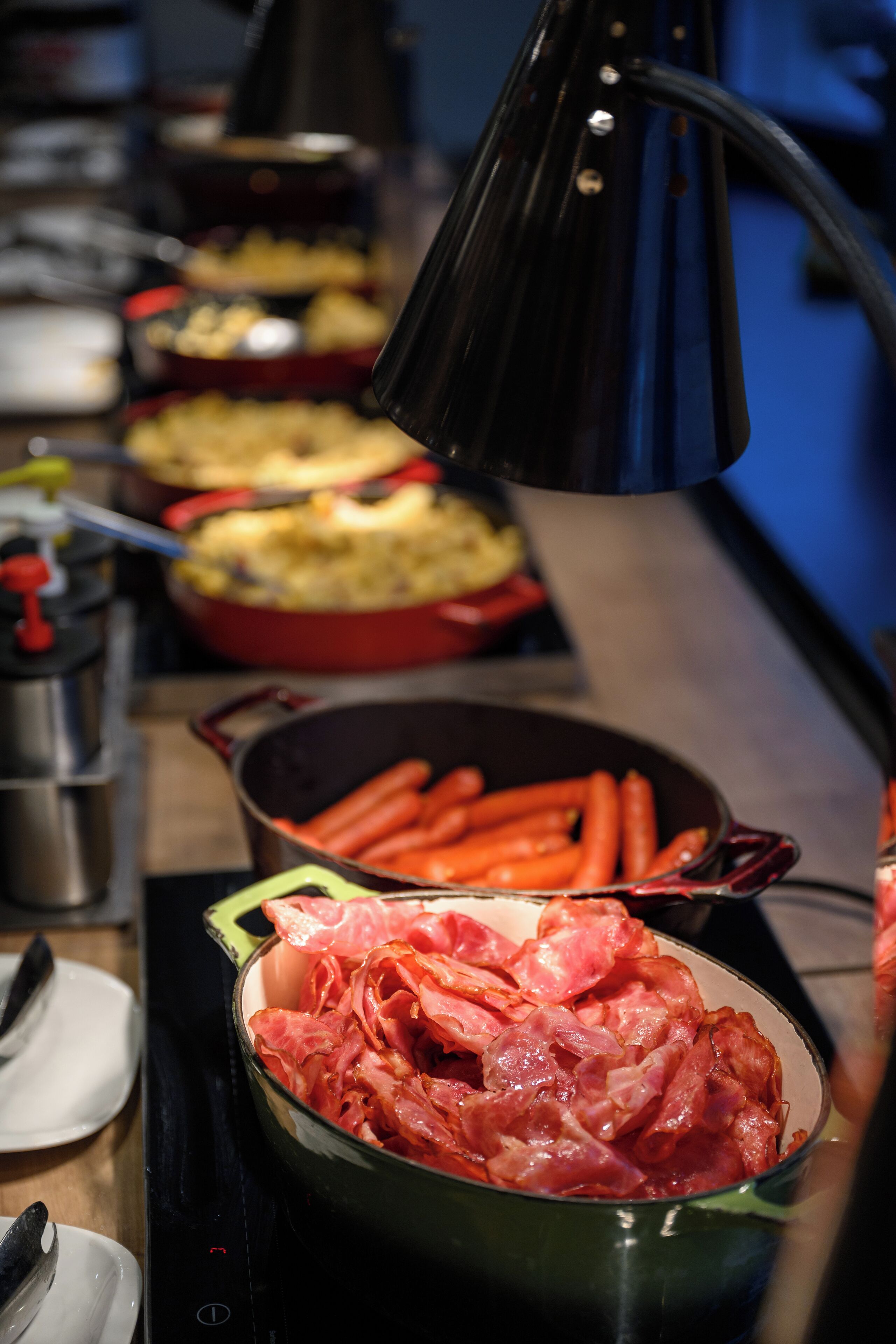 Daily buffet breakfast for a fee
