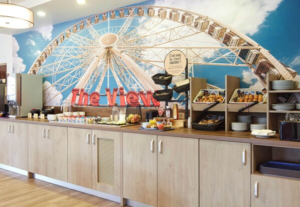 Petit déjeuner buffet servi tous les jours en supplément