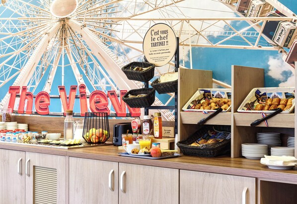 Buffet déjeuner servi tous les jours en supplément
