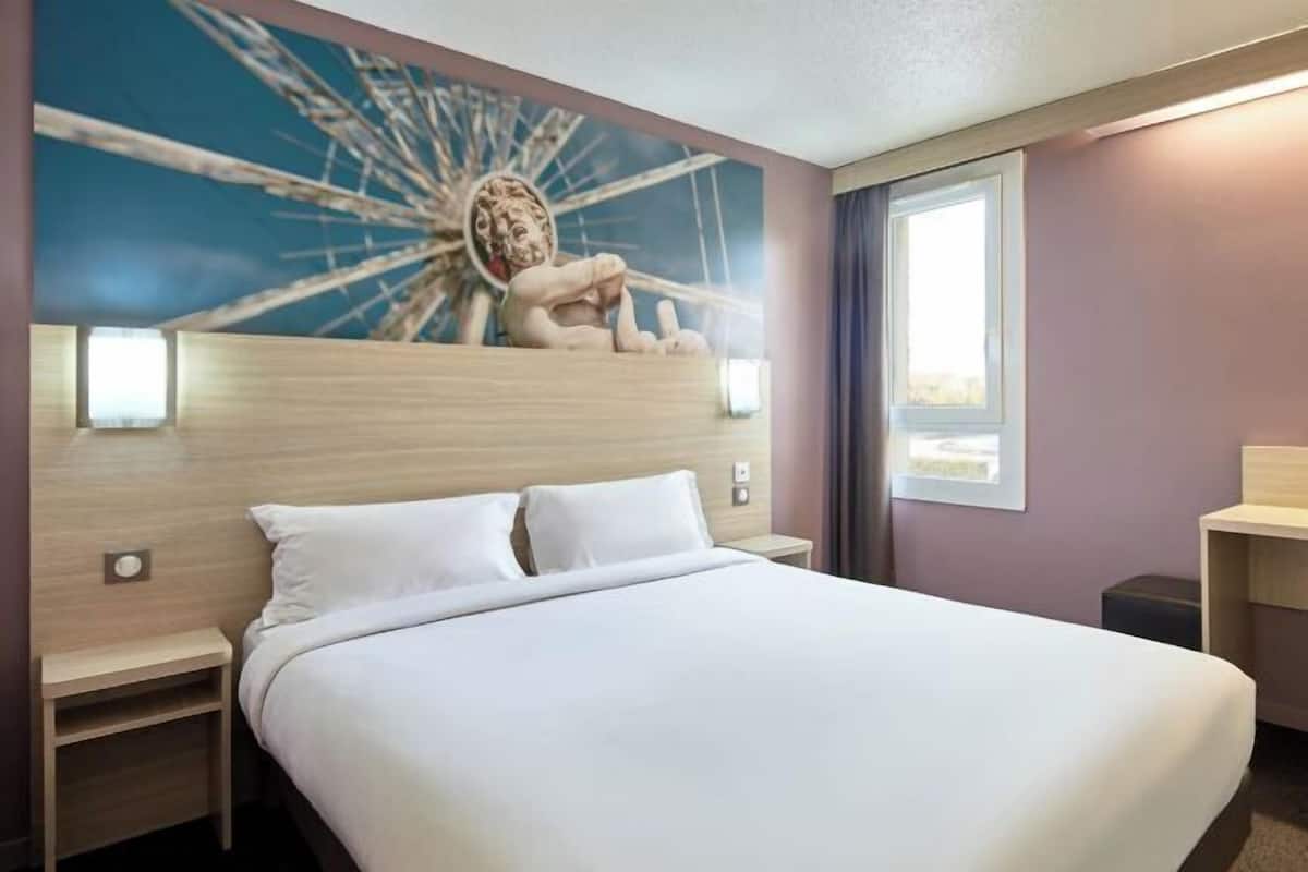 Bureau, chambres insonorisées, lits bébé (gratuits), Wi-Fi gratuit