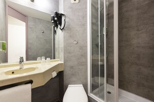 Ducha, secador de pelo, toallas