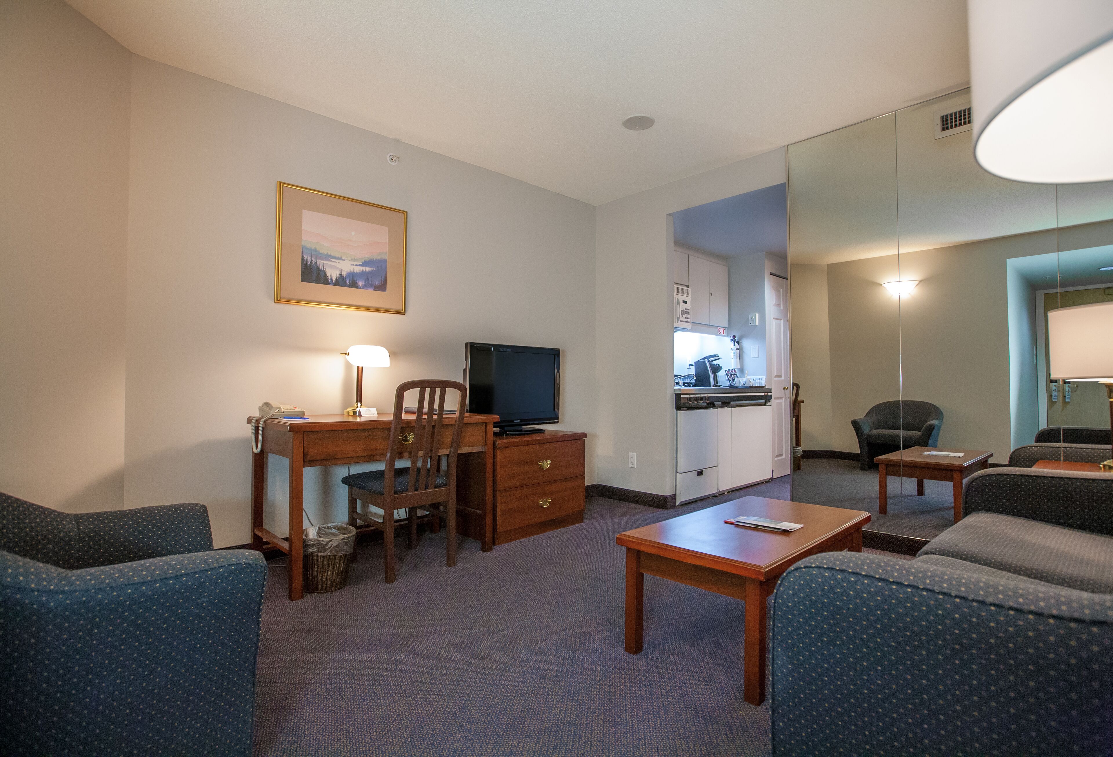 deluxe suite, 2 double beds | living room | 32-inch flat-screen tv with cable channels, tv