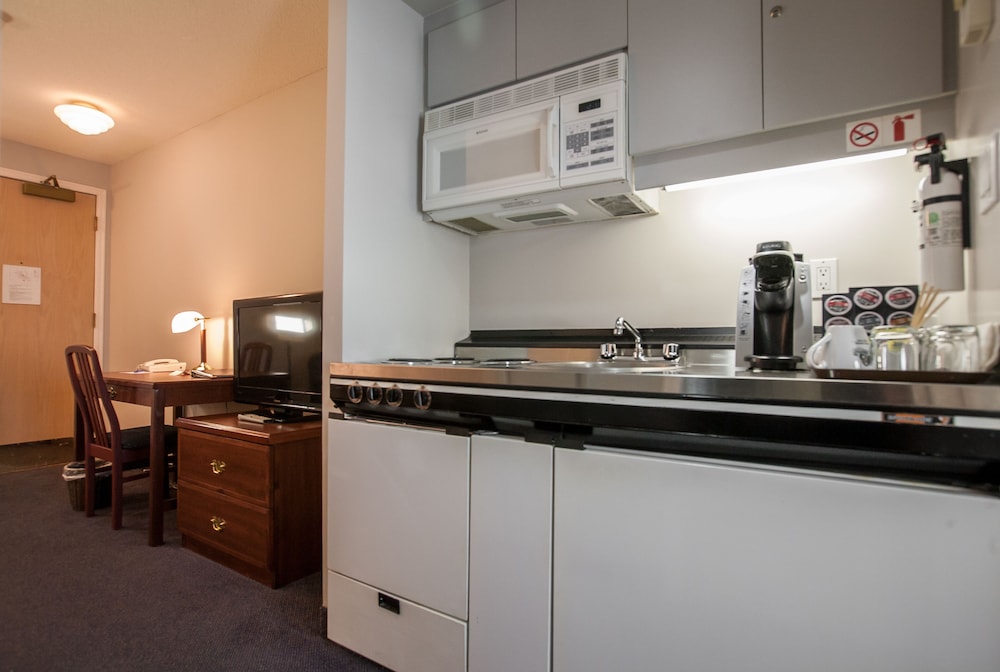 Rosedale on Robson Suite Hotel by null