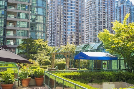 Property amenity. Rosedale On Robson Suite Hotel