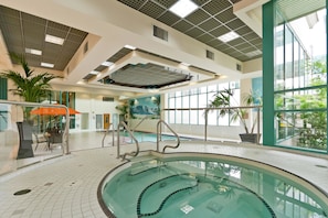 Indoor spa tub