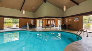 Indoor pool, sun loungers