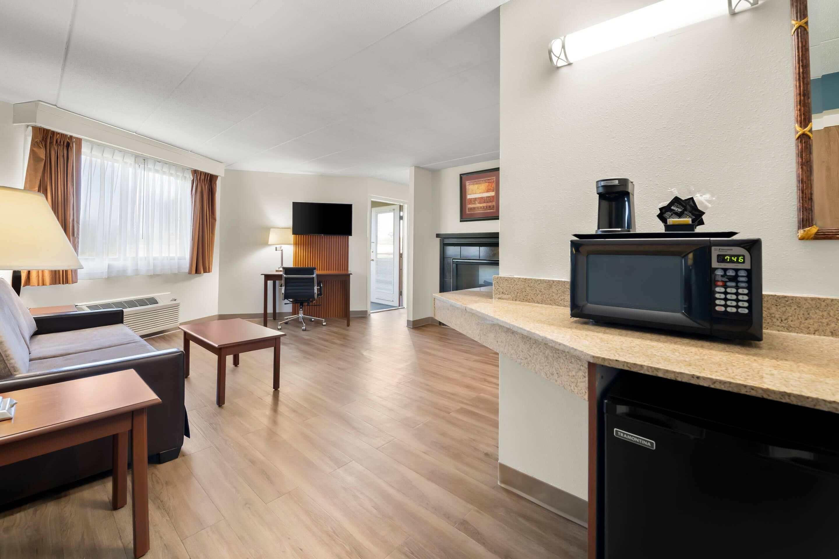 Suite, 1 King Bed, Non Smoking, Jetted Tub | In-room safe, individually decorated, individually furnished
