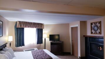 Suite, 1 Katil Raja (King), Non Smoking, Jetted Tub | Peti besi dalam bilik, dihias secara berasingan