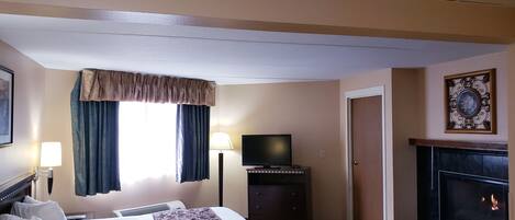 Suite, 1 Katil Raja (King), Non Smoking, Jetted Tub | Peti besi dalam bilik, dihias secara berasingan