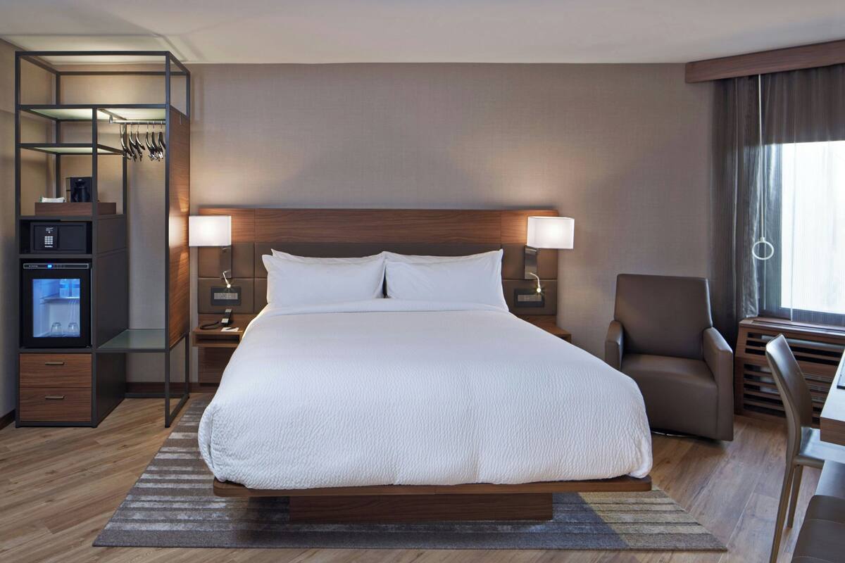 Hypo-allergenic bedding available, in-room safe, desk, laptop workspace
