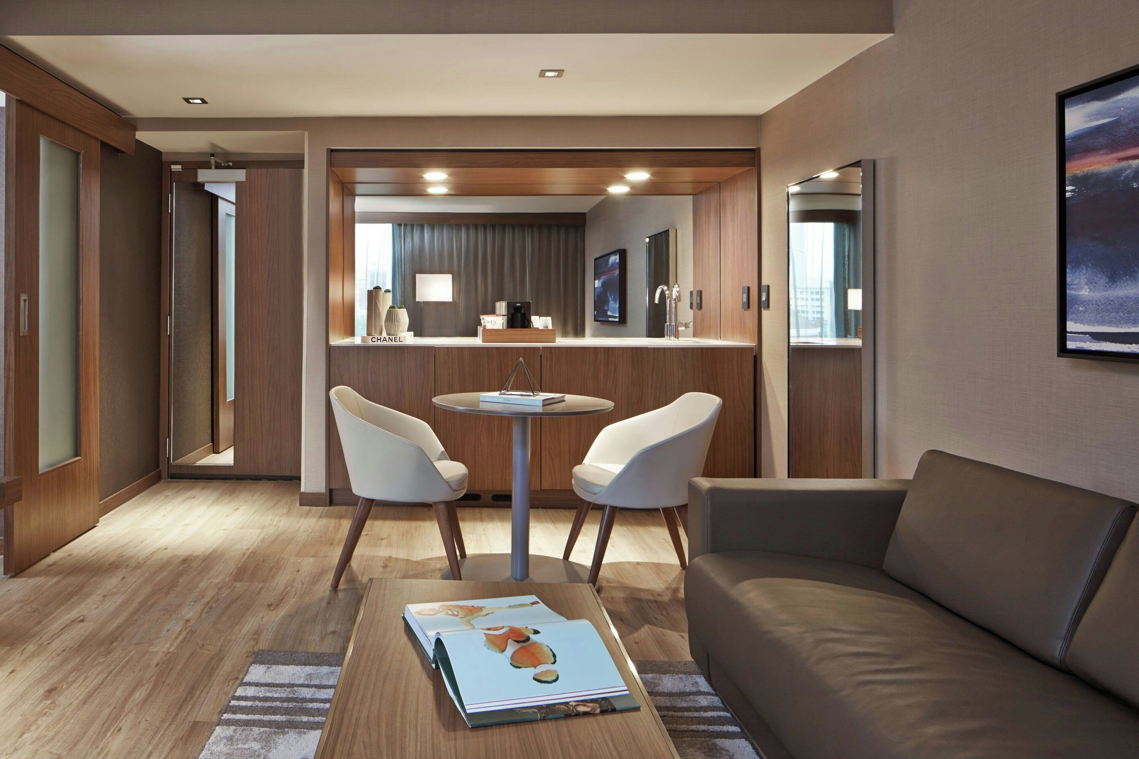 suite, 1 bedroom, non smoking | living area | 32-inch smart tv with cable channels, tv, netflix