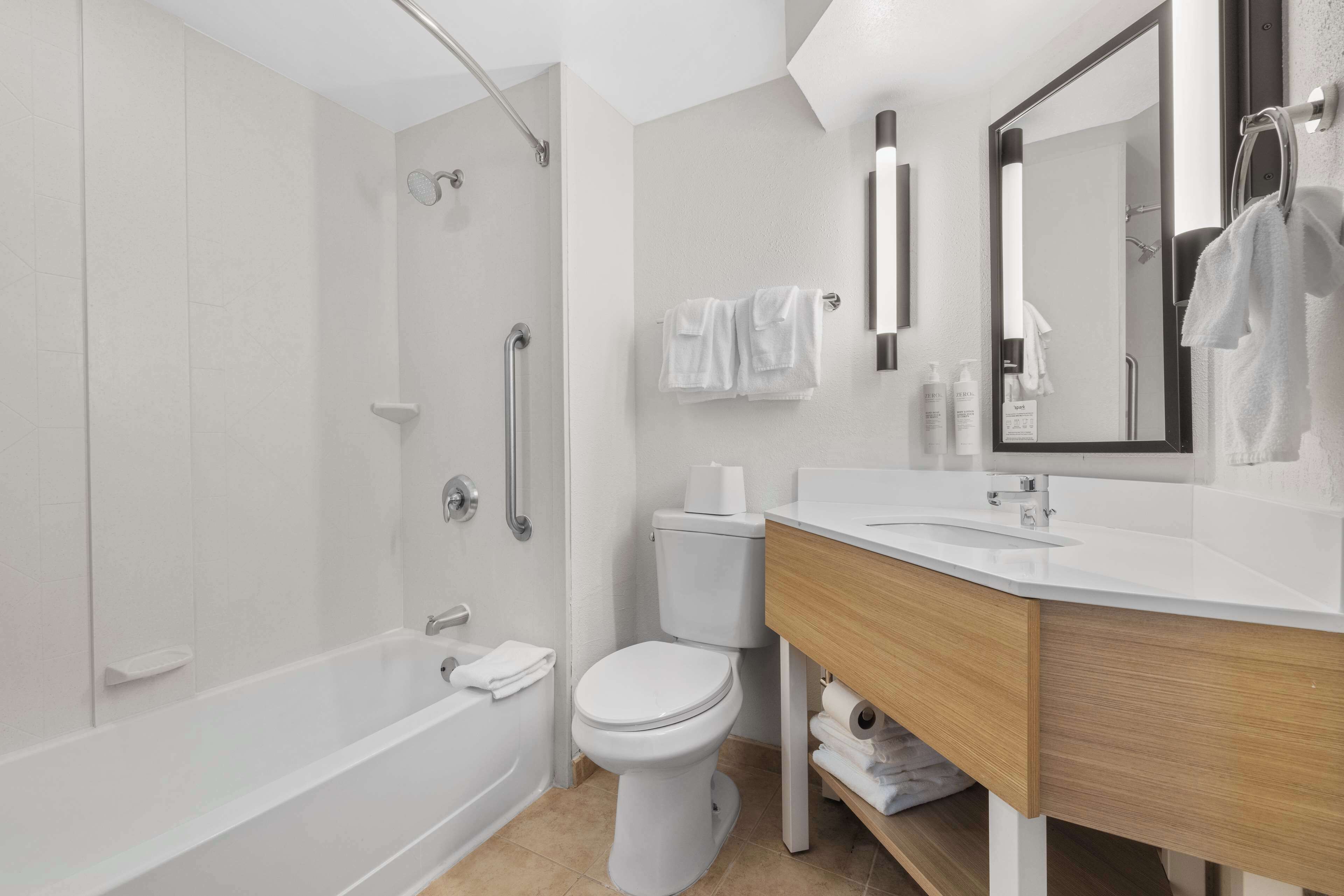 combined shower/bathtub, eco-friendly toiletries, hair dryer, towels