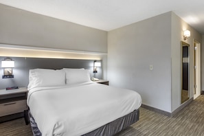 Room, 1 Queen Bed, Accessible | Premium bedding, pillowtop beds, in-room safe, desk