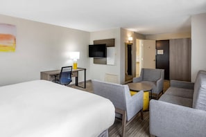 Premium bedding, pillowtop beds, in-room safe, desk - Comfort Inn Paramus - Hackensack (Paramus)