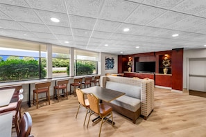 Free daily buffet breakfast  - Comfort Inn Paramus - Hackensack (Paramus)