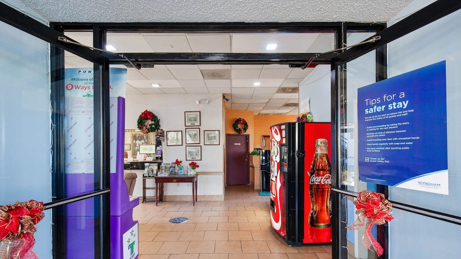 Hotel O Columbia Downtown near I-65