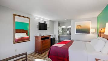 Hypo-allergenic bedding, iron/ironing board, free WiFi, bed sheets