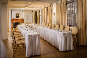 Banquet hall - Roger Smith Hotel (New York)