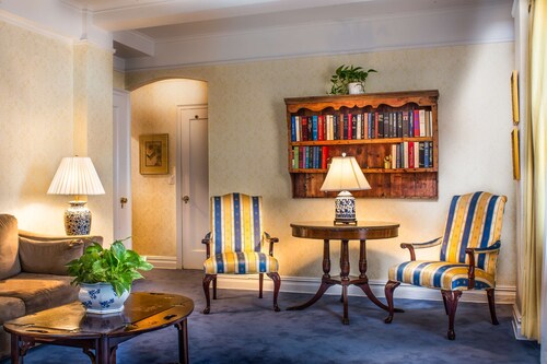 Roger Smith Hotel