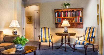 Roger Smith Hotel