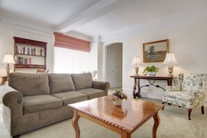 Allergitestet sengetøy, dundyner, safe på rommet og individuelt dekorert