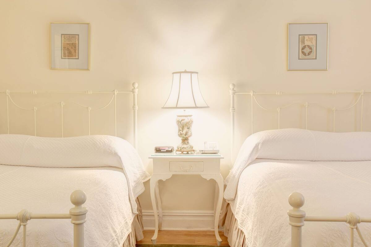 Classic Room, 2 Katil Kelamin (Double) | Peralatan tempat tidur hipoalergenik, gebar bulu kapas 