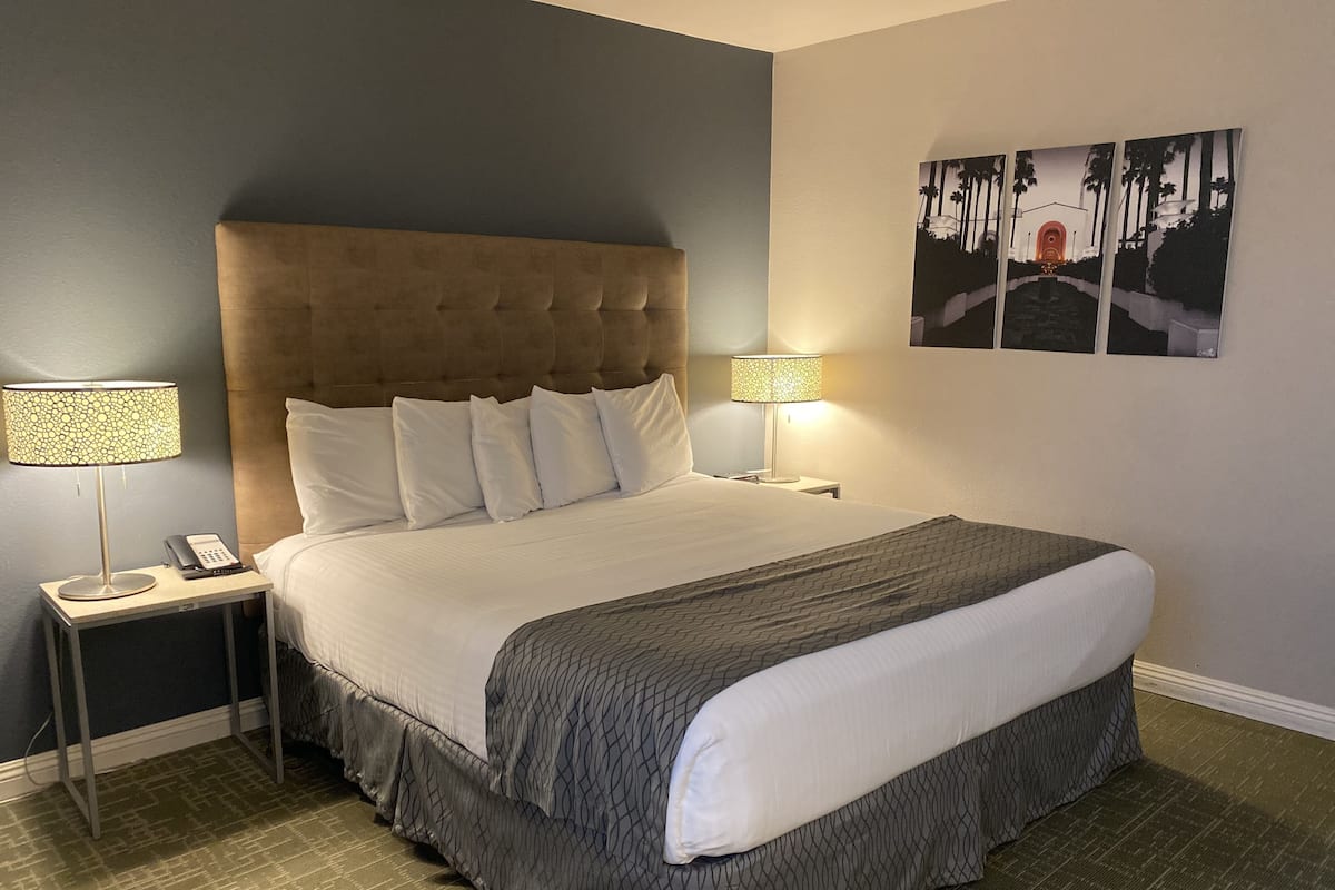 1 bedroom, premium bedding, in-room safe, desk