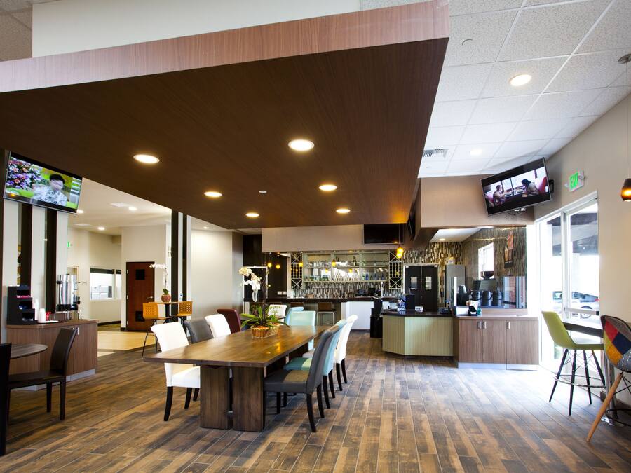 Buffet breakfast on weekdays (USD 17.19 per person)