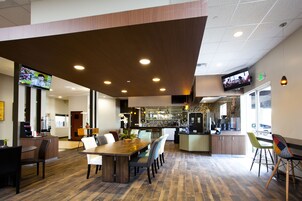 Desayuno buffet los días de semana (USD 17.19 por persona)