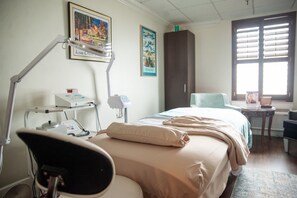 Body treatments, hot stone massages, deep-tissue massages, body scrubs - The Blennerhassett Hotel (Parkersburg)
