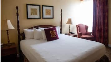 Standard-huone, 1 suuri parisänky | Ylelliset vuodevaatteet, työpöytä, silitysrauta/-lauta