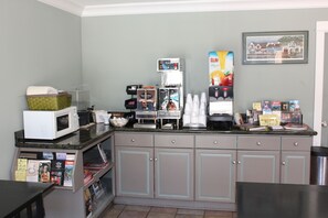 Free daily on-the-go breakfast - King Frederik Inn (Solvang)