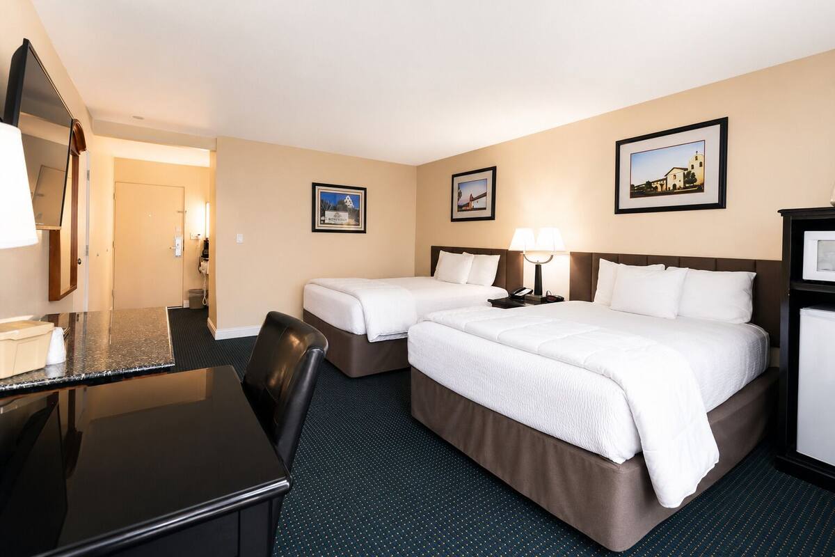 Standard Room, 2 Queen Beds Upstairs (2 Queen Beds Nonsmoking) | Premium bedding, down comforters, pillowtop beds, desk